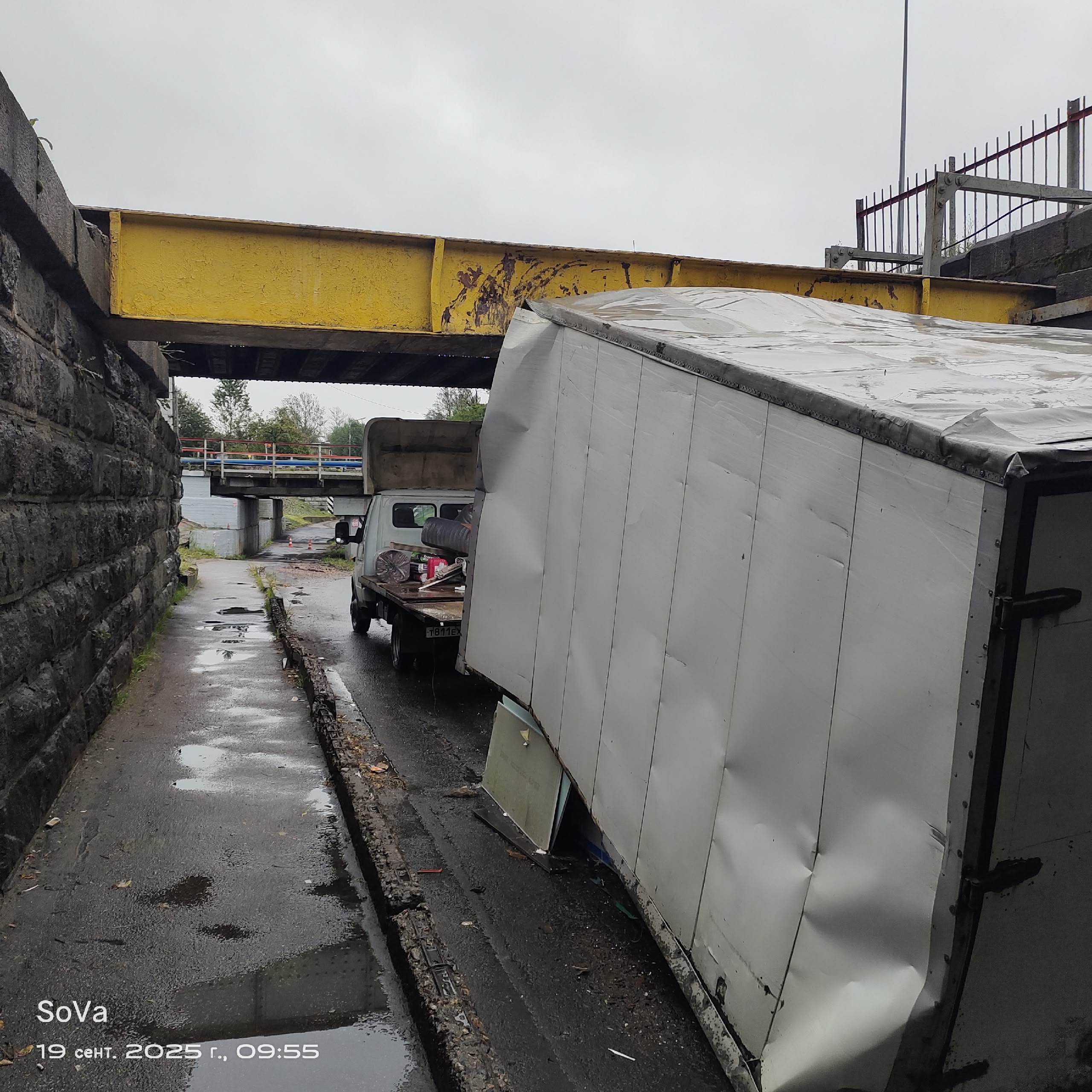 ГАЗель с большими потерями прошла «мост глупости» по соседству с Карелией