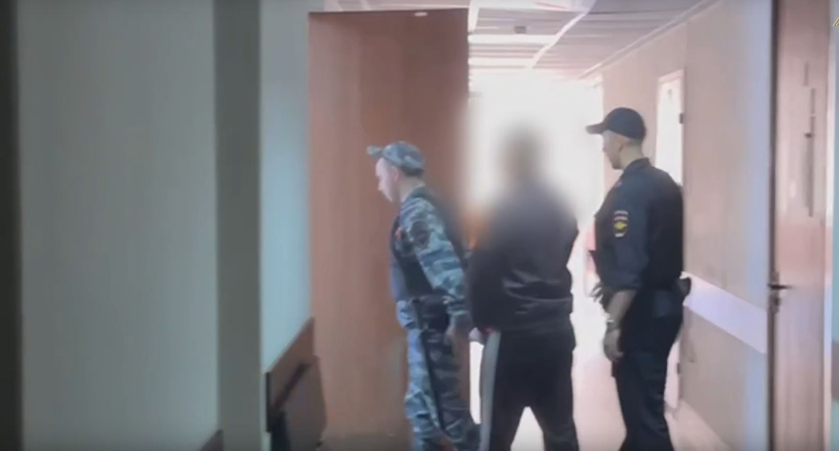 Заключили под стражу мужчину, напавшего на полицейского в Петрозаводске