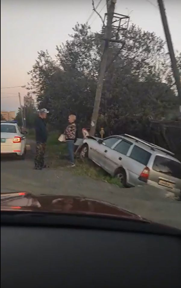 Столб приземлил одну из столкнувшихся легковушек в заколдованном месте Петрозаводска