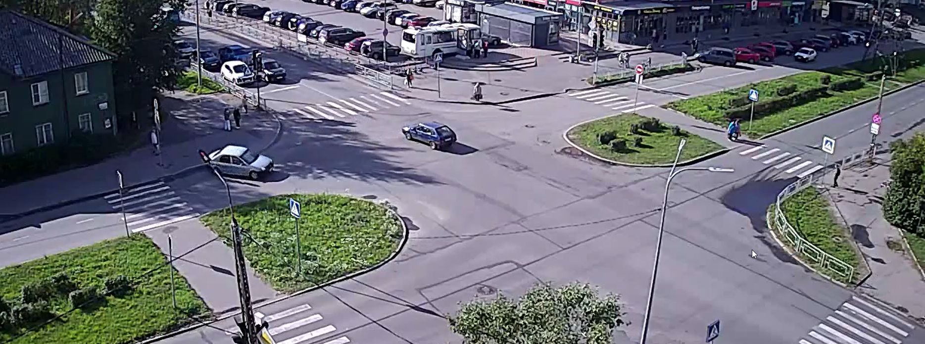 После удара машину развернуло на 180 градусов: в Петрозаводске столкнулись две легковушки