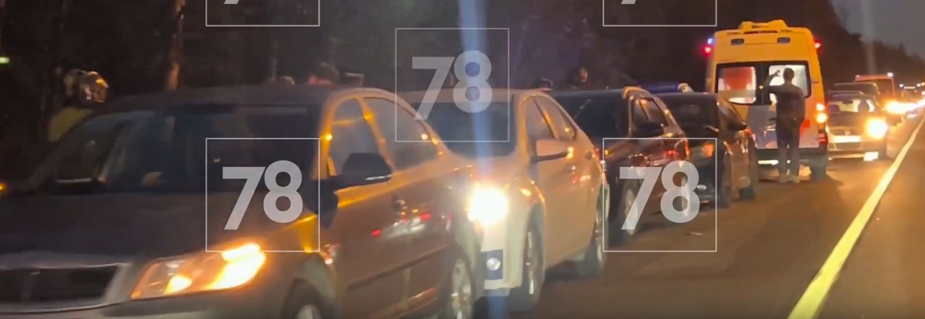 Водитель отвлеклась за рулем: девочку госпитализировали с места массовой аварии на Петрозаводском шоссе