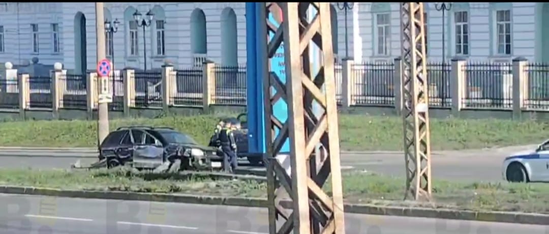 Хендай пострадал от маневра автовоза