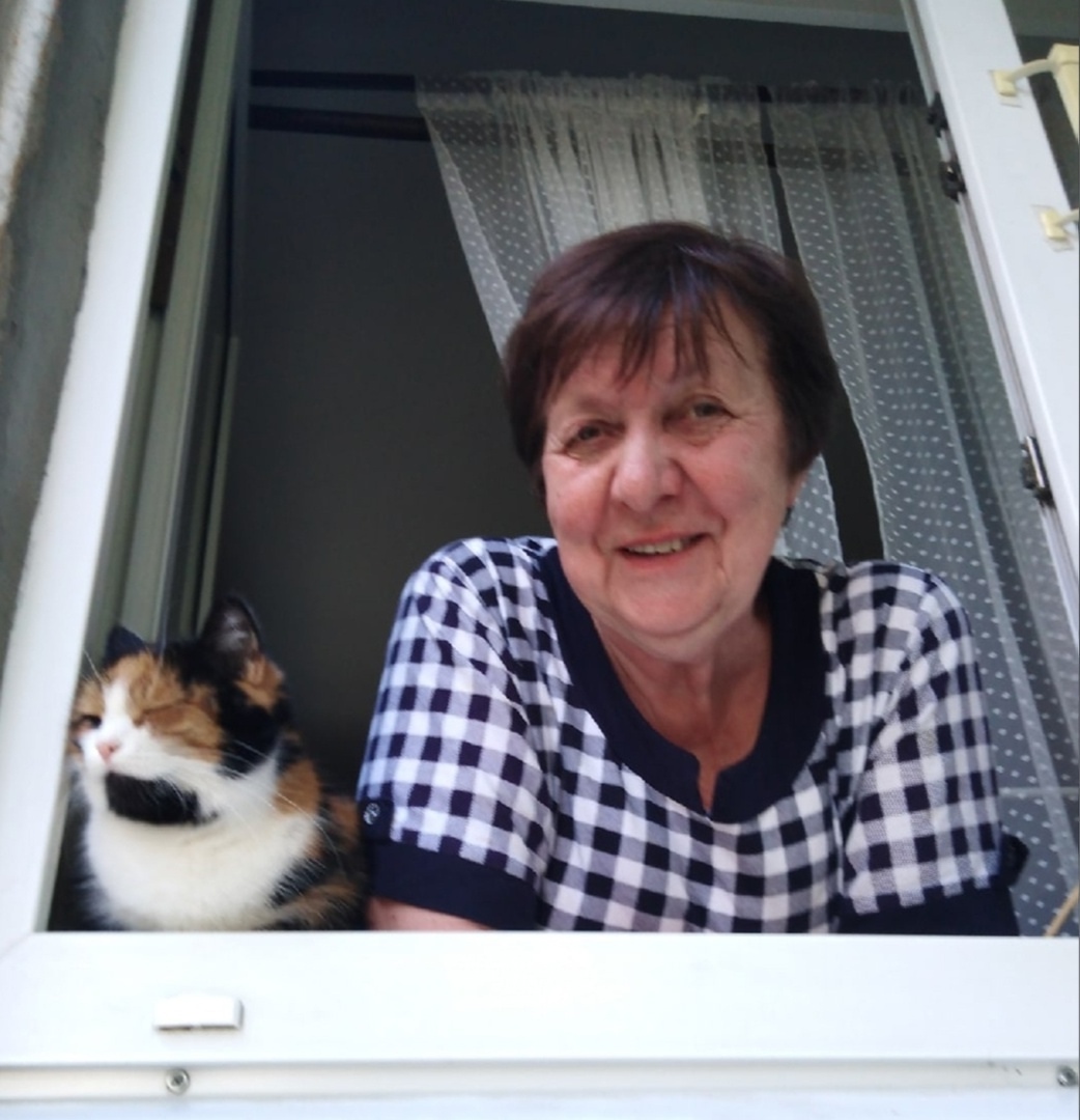 Красота под окном: в сети рассказали, как жительница Петрозаводска подарила дому сад