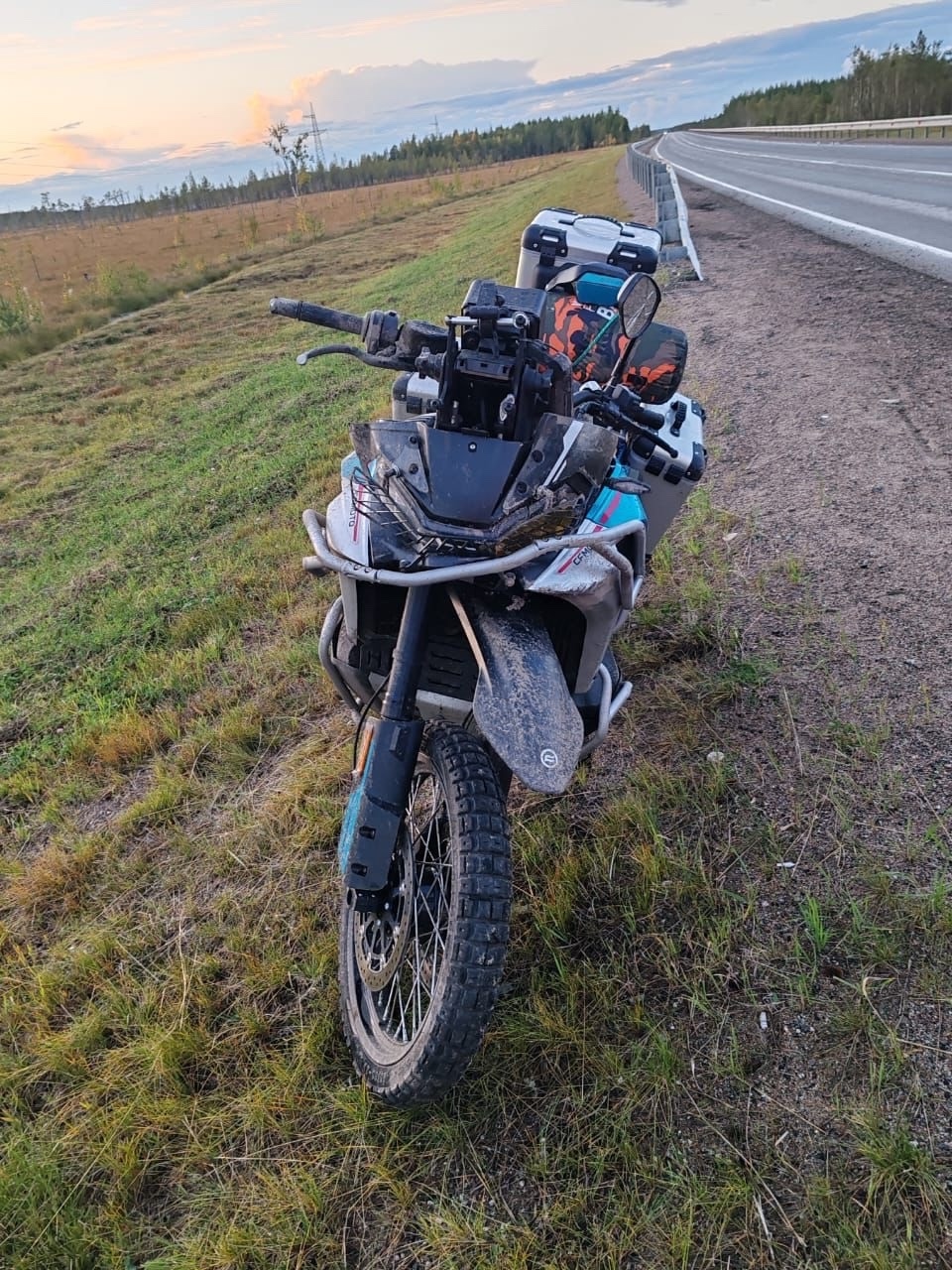 Мотоциклист перевернулся на трассе в Карелии