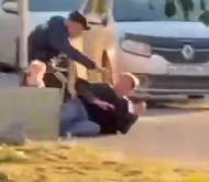 Неадекватный мужчина избил прохожего в Петрозаводске