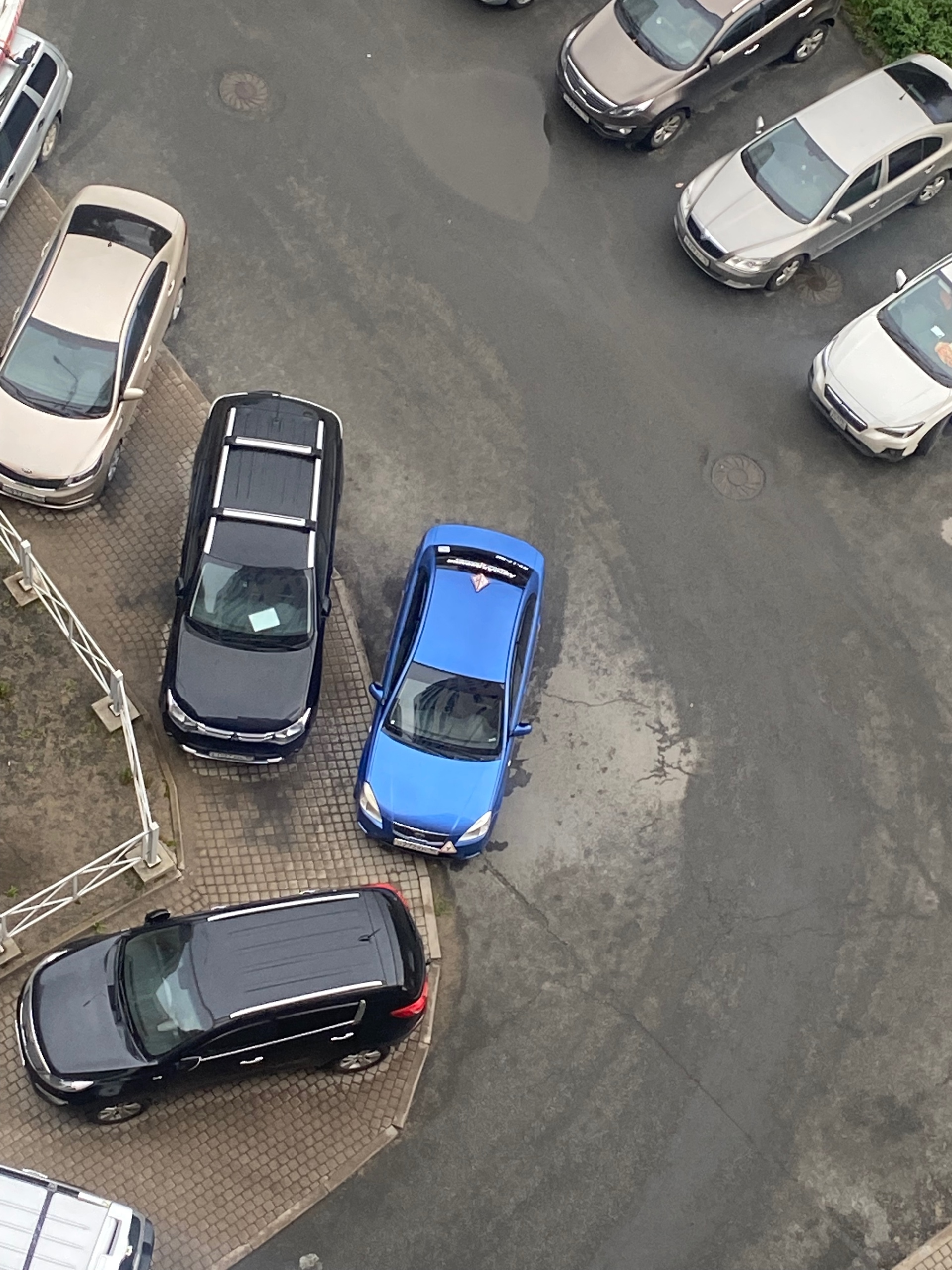 «Ничего себе парковщики»: жители Петрозаводска показали, чему учат в автошколе