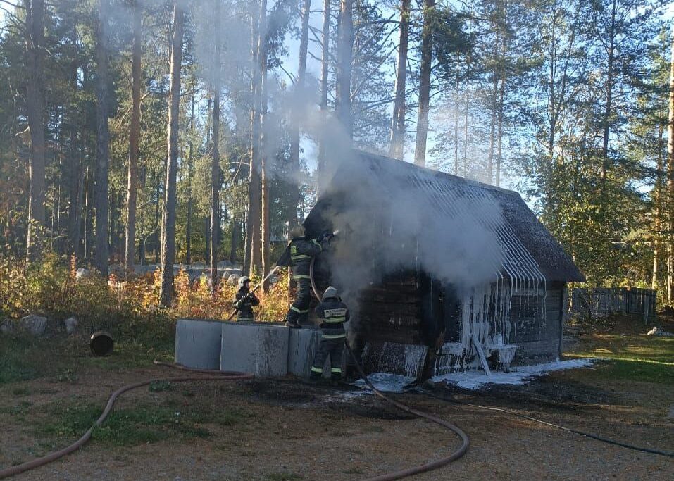 Баня полыхала в Медвежьегорском районе