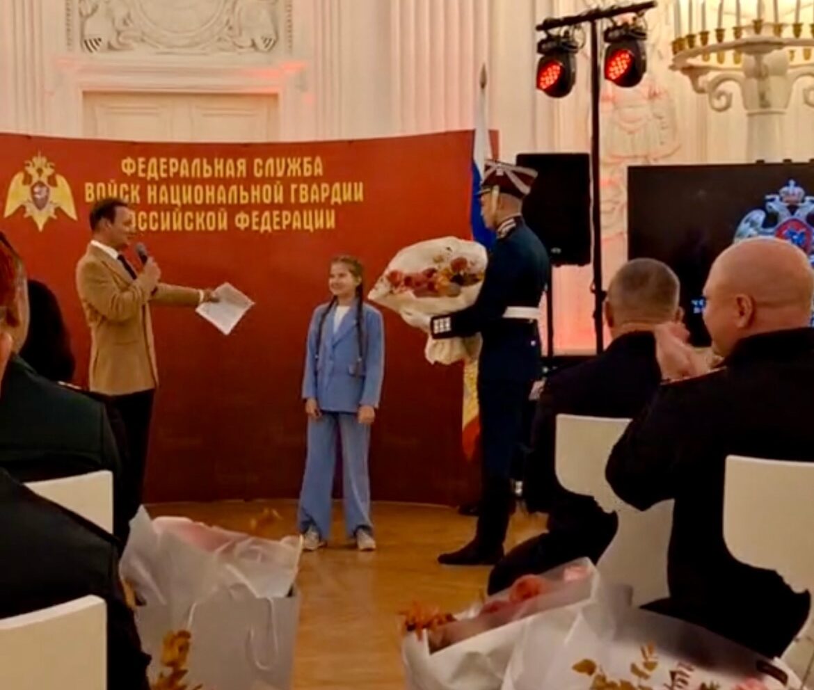 Девочка представила Беломорск на чествовании многодетных семей военнослужащих в Москве