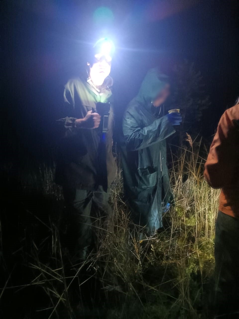 Заблудившегося пенсионера спасатели Карелии три часа выводили из леса