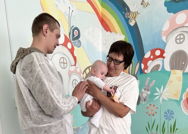 Двухмесячная девочка, которую избила пьяная мать в Петрозаводске, обрела семью