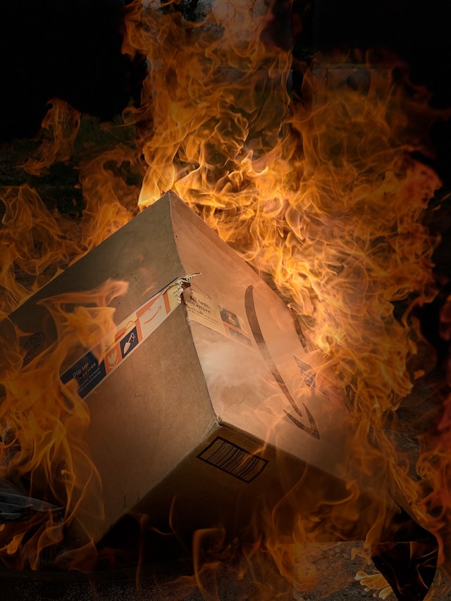 Ночью огонь охватил жилой дом в городе горняков Карелии