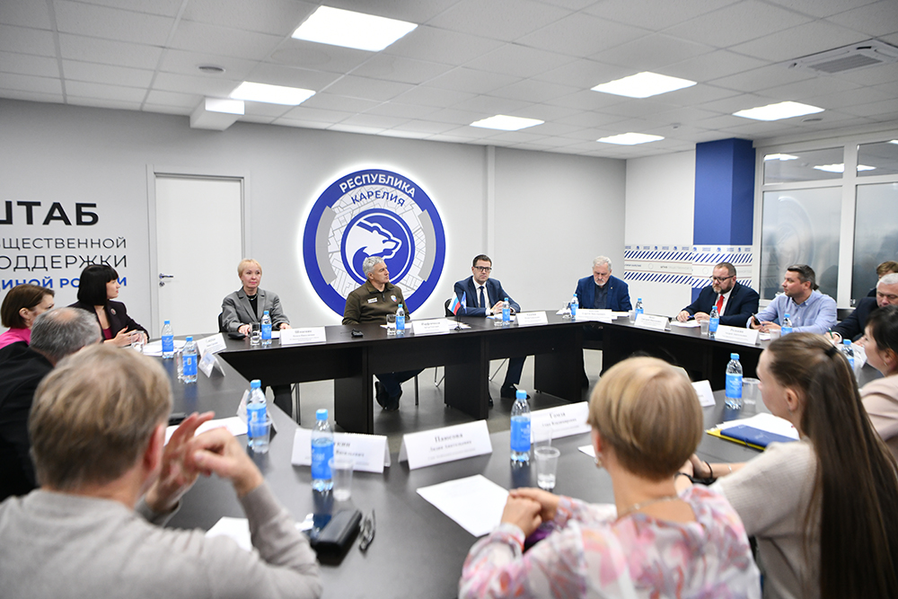 Артур Парфенчиков обсудил развитие Прионежского и Пряжинского районов с депутатами и главами поселений