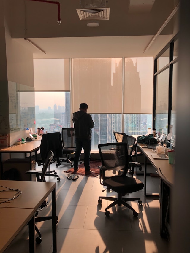 Стало известно, кто больше всех зарабатывал в офисе этим летом в Карелии