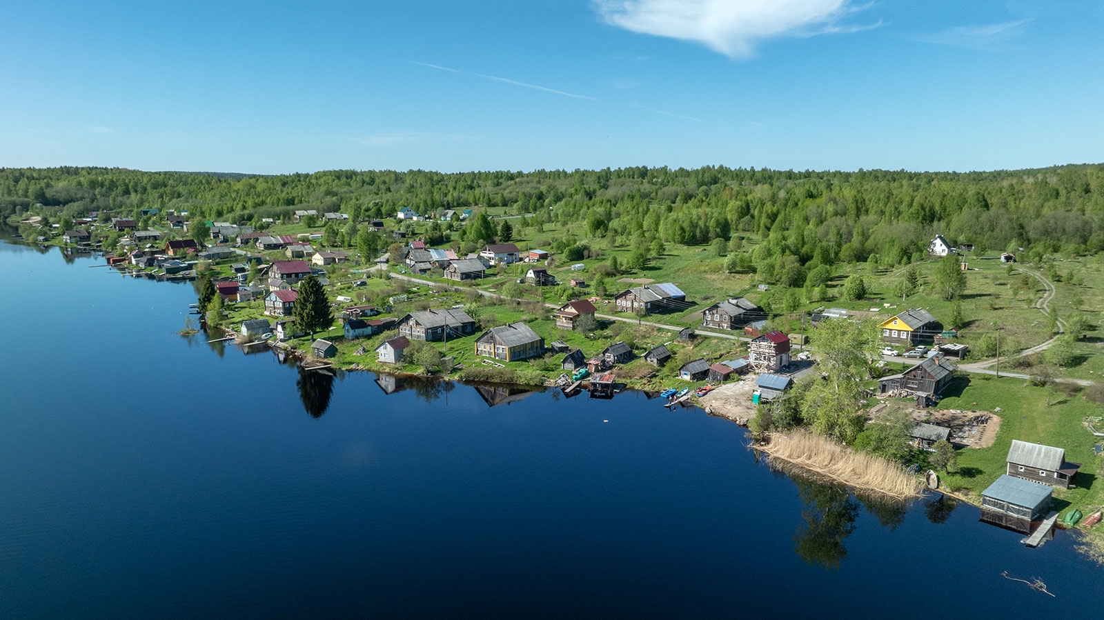 Старинные дома, как бриллианты на берегу озера: известный фотограф восхитился карельской деревней