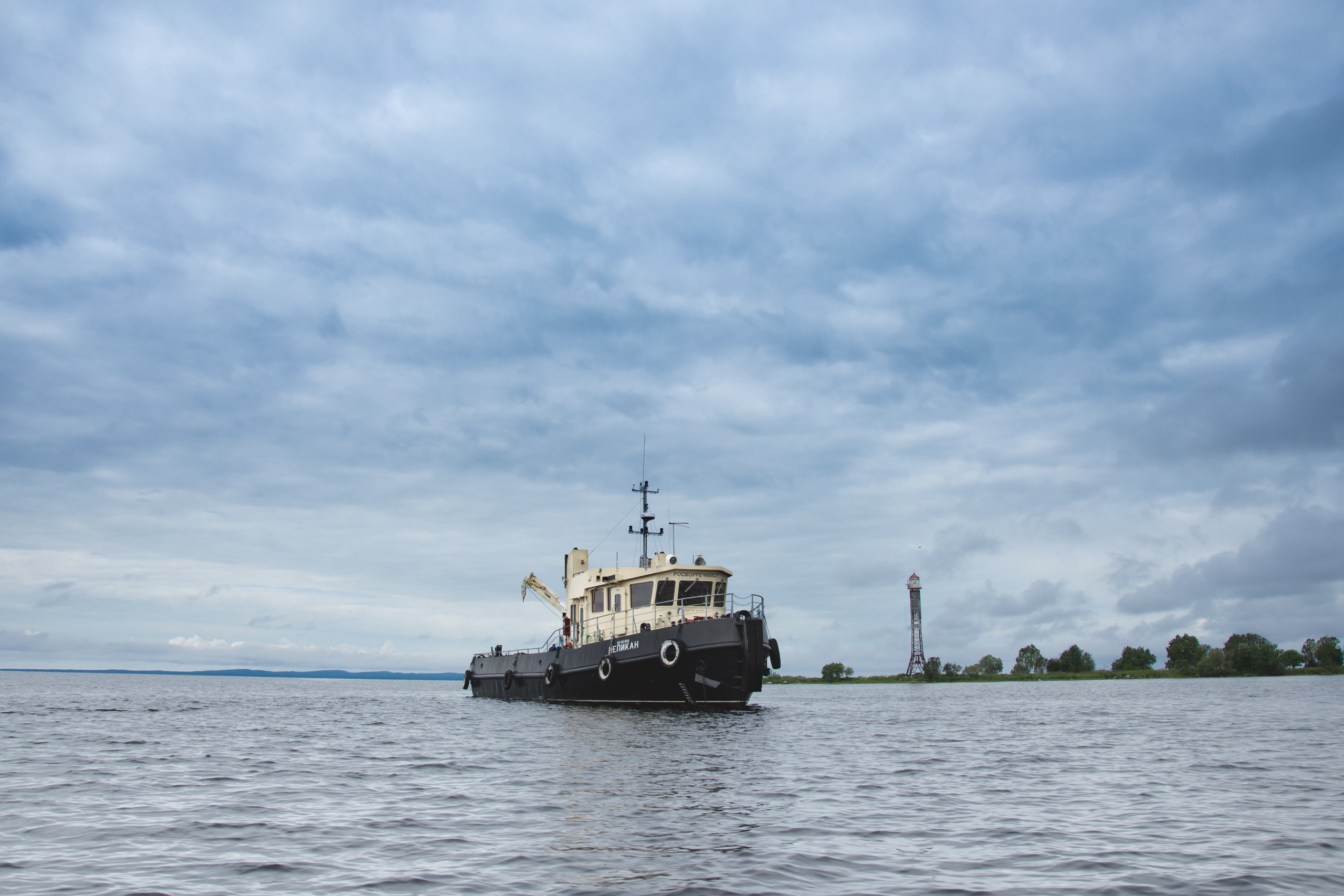 47 судов на страже безопасности: узнали, как работает технический флот Беломорканала