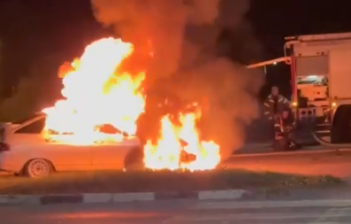 Появилось видео горящего автомобиля в Костомукше