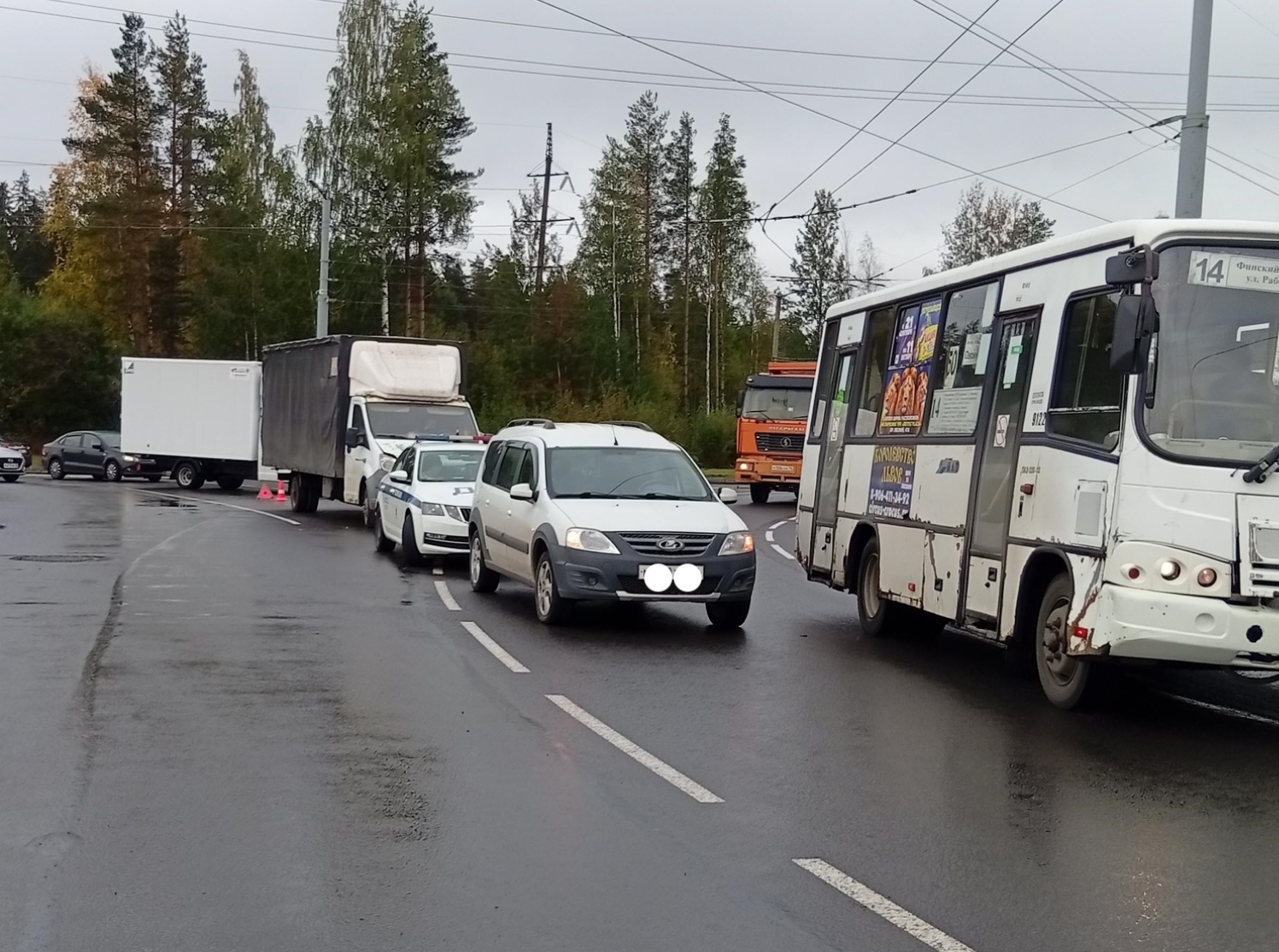 Из-за невнимательности водителя ГАЗель протаранила легковушку в Петрозаводске — травмирован 5-летний ребенок