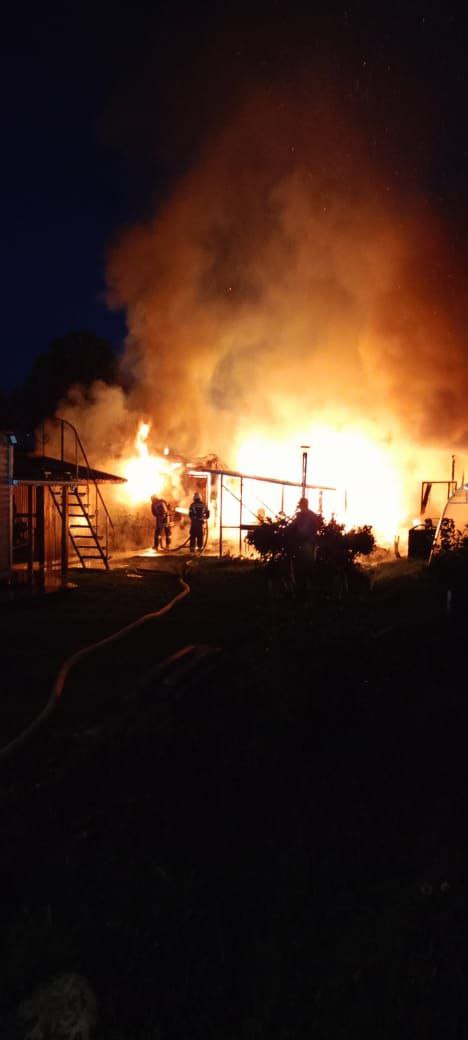 Появились подробности крупного пожара в Прионежье, где дотла сгорели пять построек