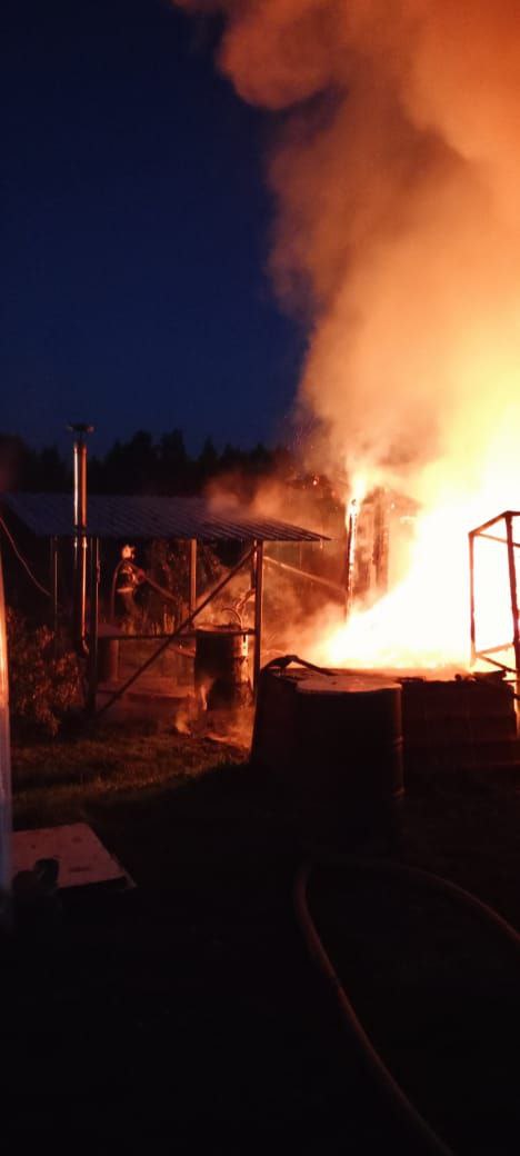 Три бани сгорели в дачном кооперативе в Прионежском районе