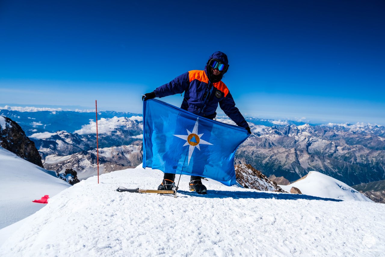 Начальник службы пожаротушения МЧС Карелии покорил Казбек и Эльбрус