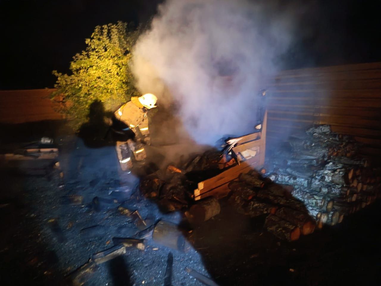 Пожарные боролись с возгоранием в Соломенном