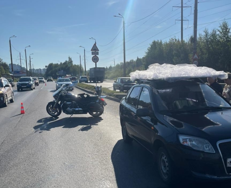 Мотоциклист с пассажиркой пострадали при ДТП в Петрозаводске