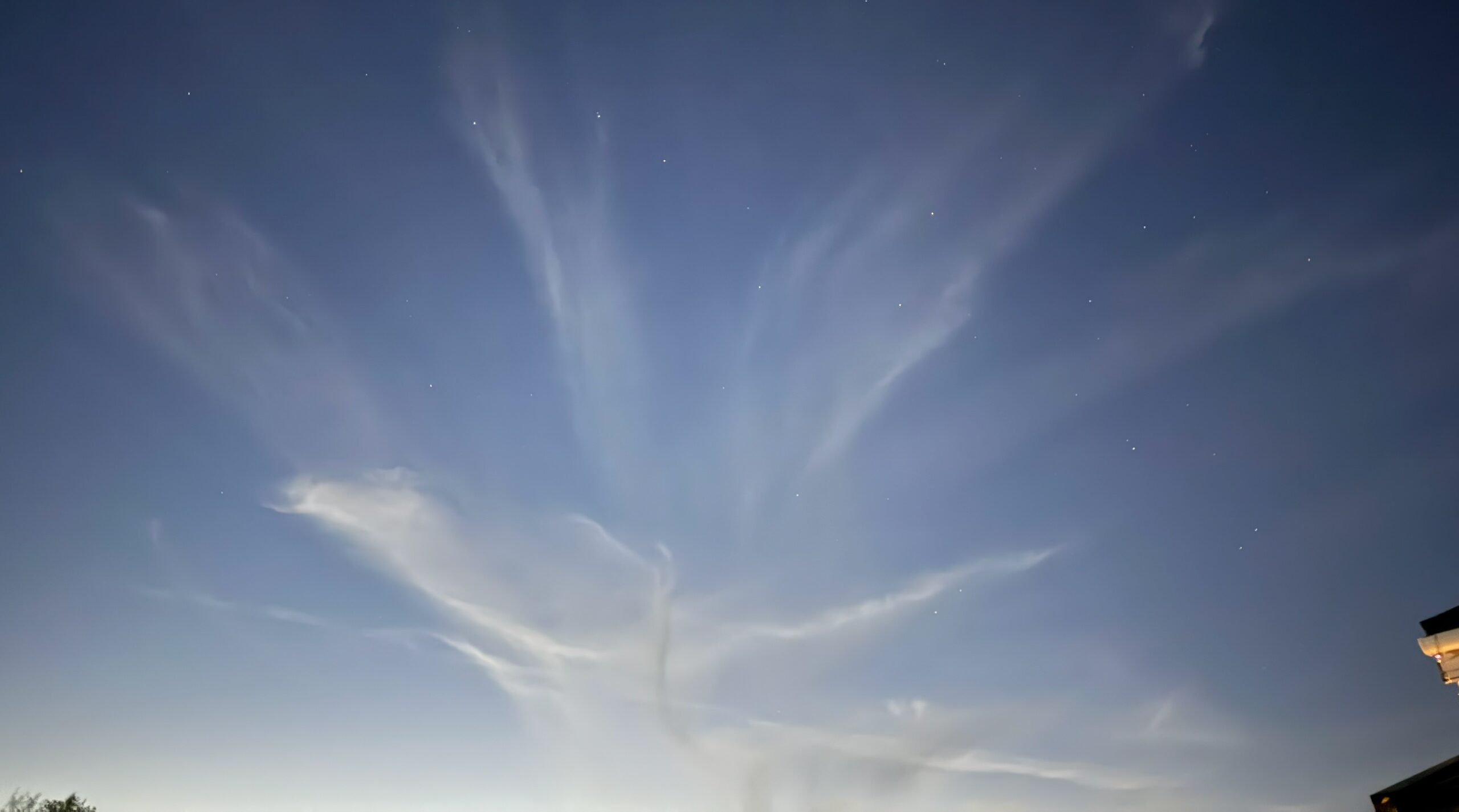 Сказочное облако спустилось над Петрозаводском