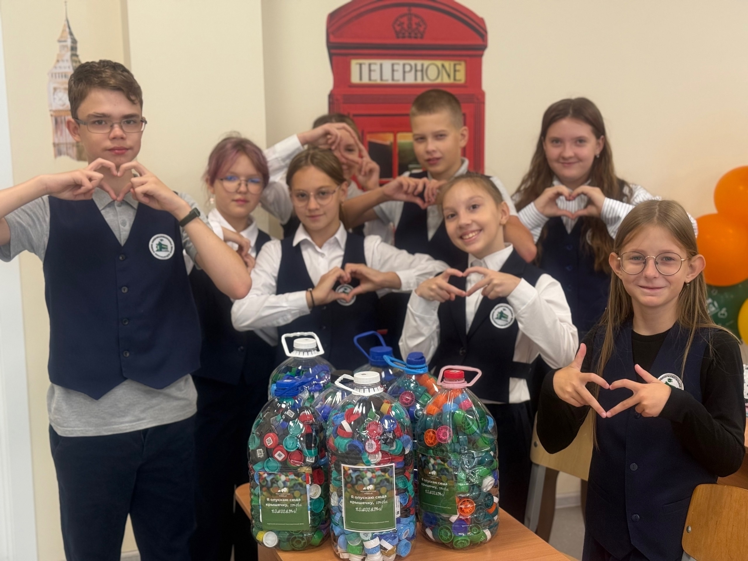 Школьники Петрозаводска собрали семь емкостей пластиковых крышек за неделю