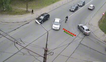 Петрозаводчанин на самокате вез ребенка в школу прямо по проезжей части