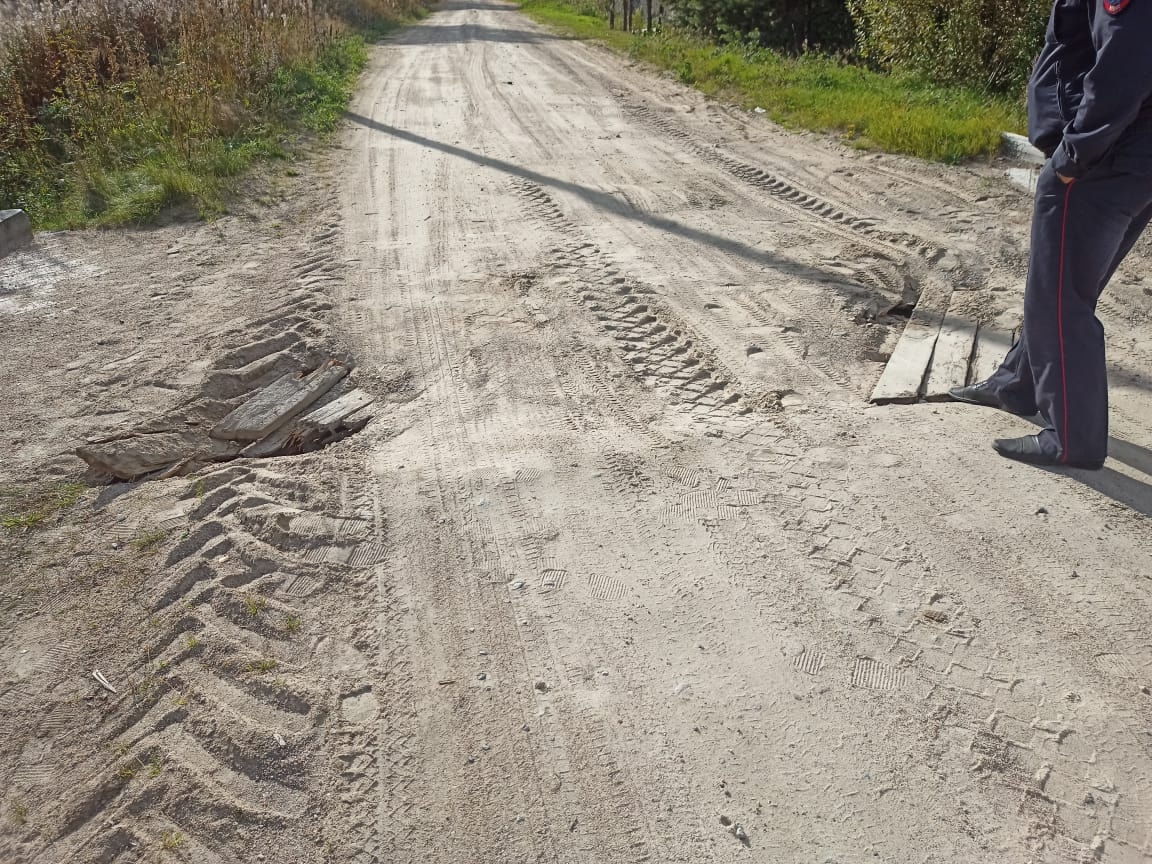 Мост вот-вот провалится в поселке Валдай