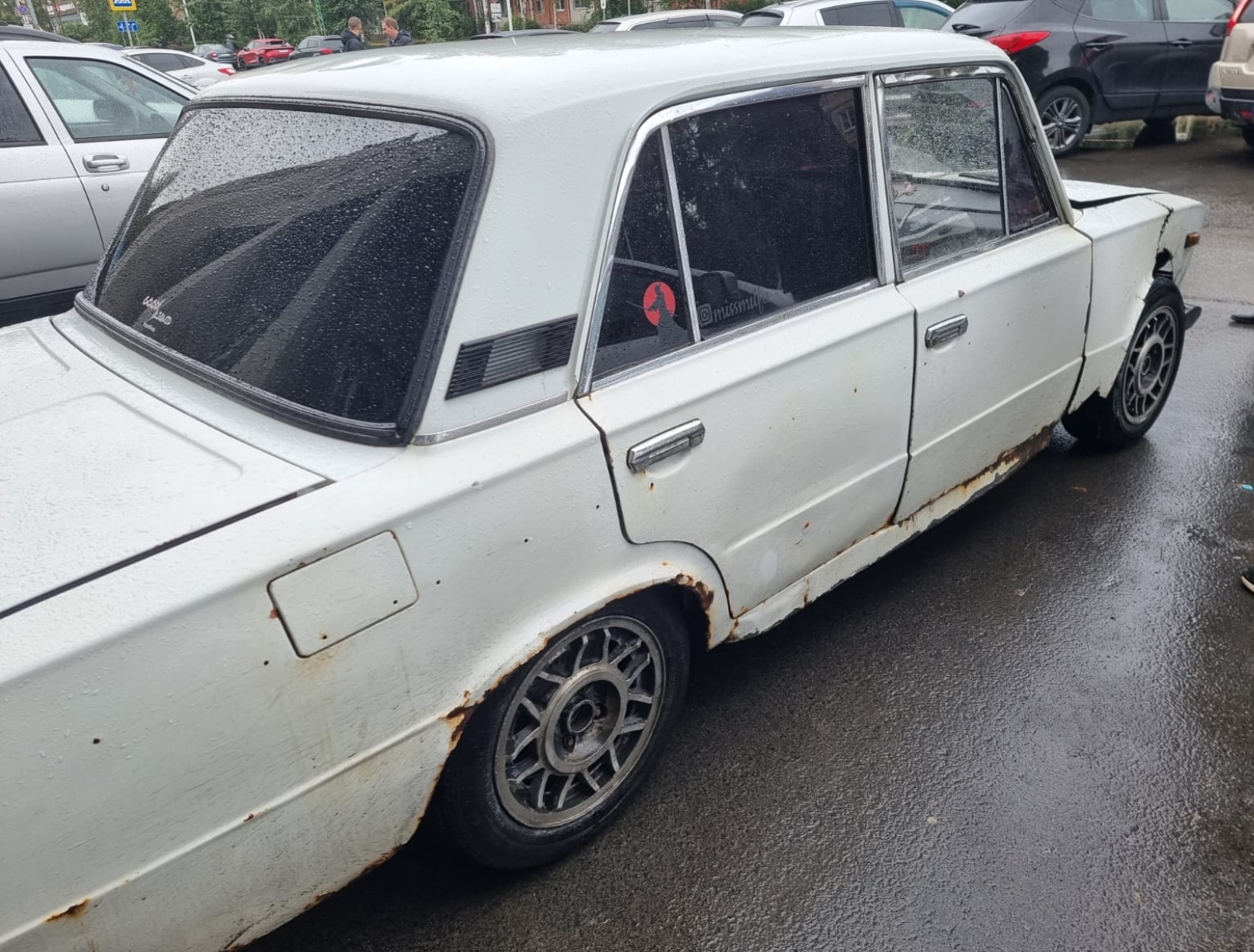 Легковушка с липовыми номерами и незаконным тюнингом подписала себе приговор в Петрозаводске