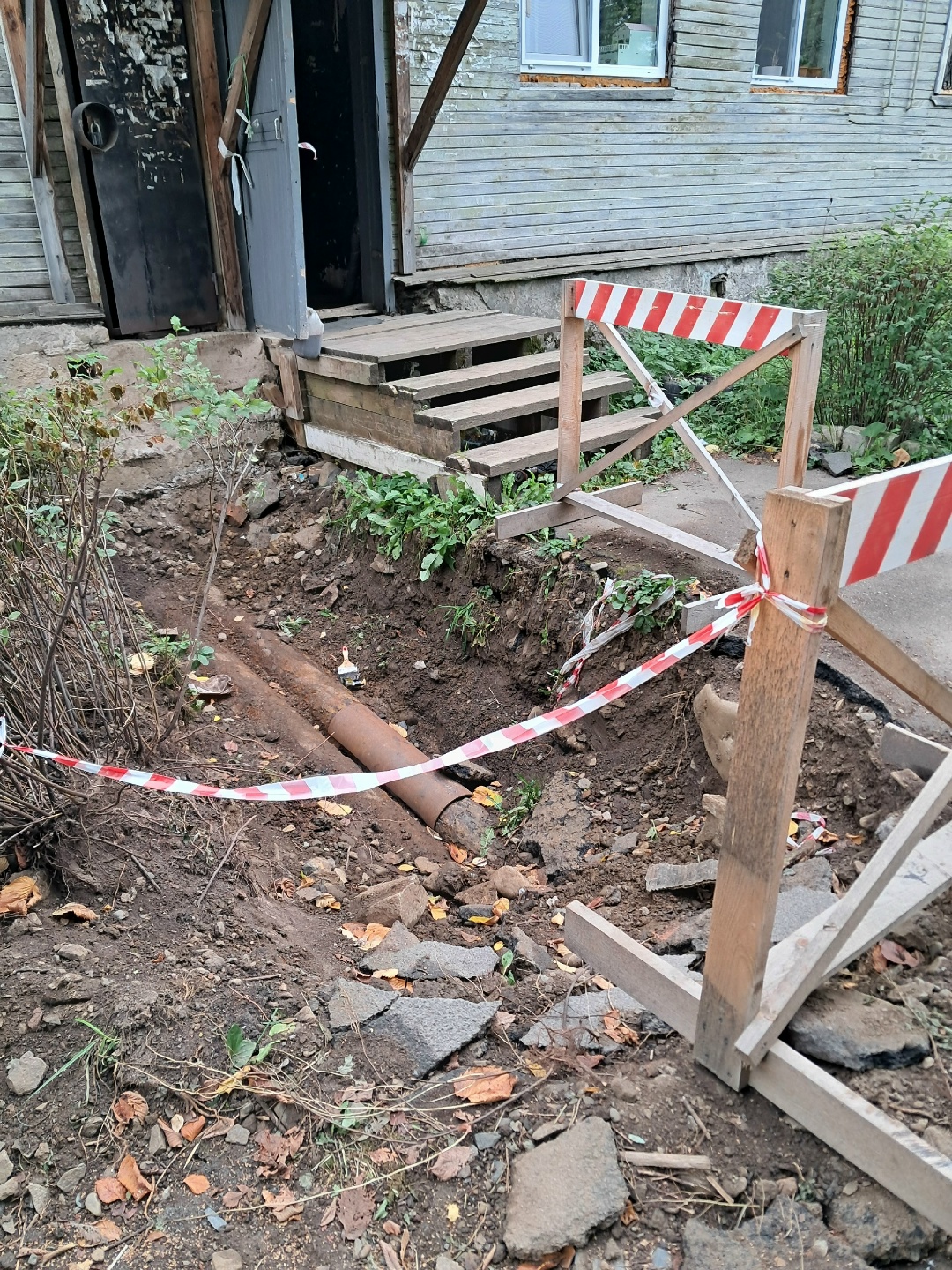 Жители Зареки пожаловались на перерытую канализацию