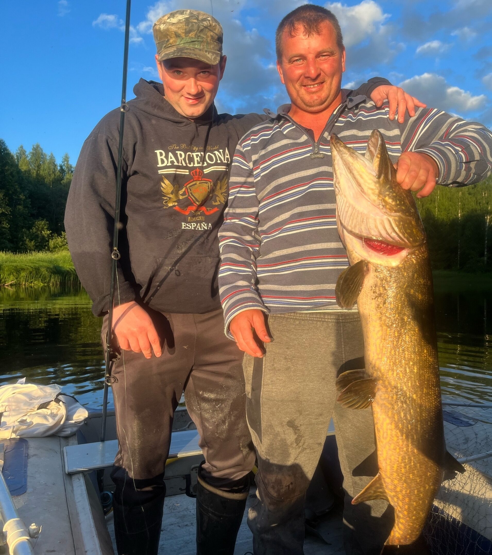 Гигантскую щуку поймали в Карелии