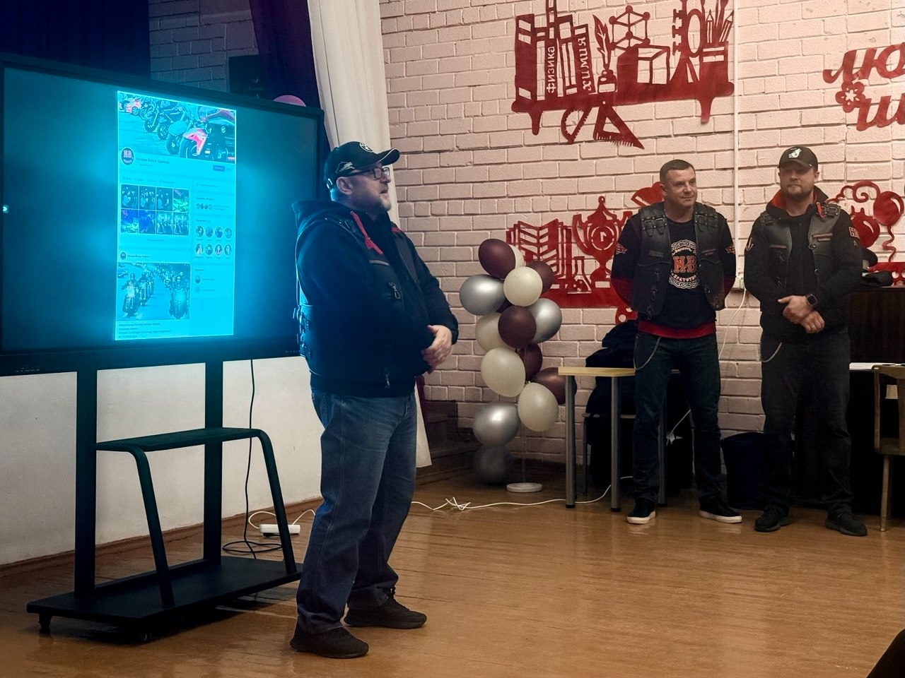 ГИБДД и «Ночные волки» провели совместный урок для подростков