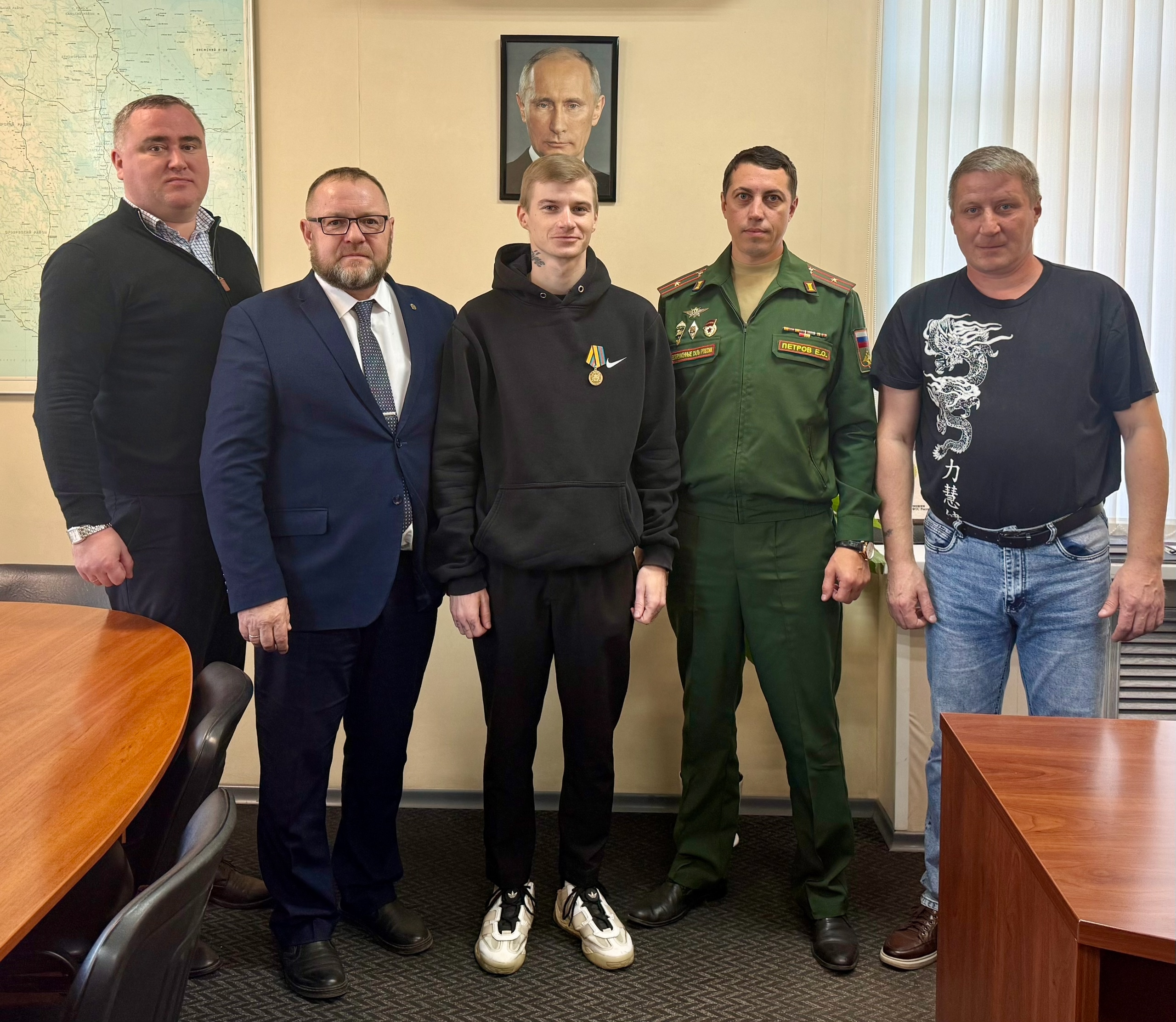 Евгения Макарова наградили медалью «За укрепление боевого содружества»