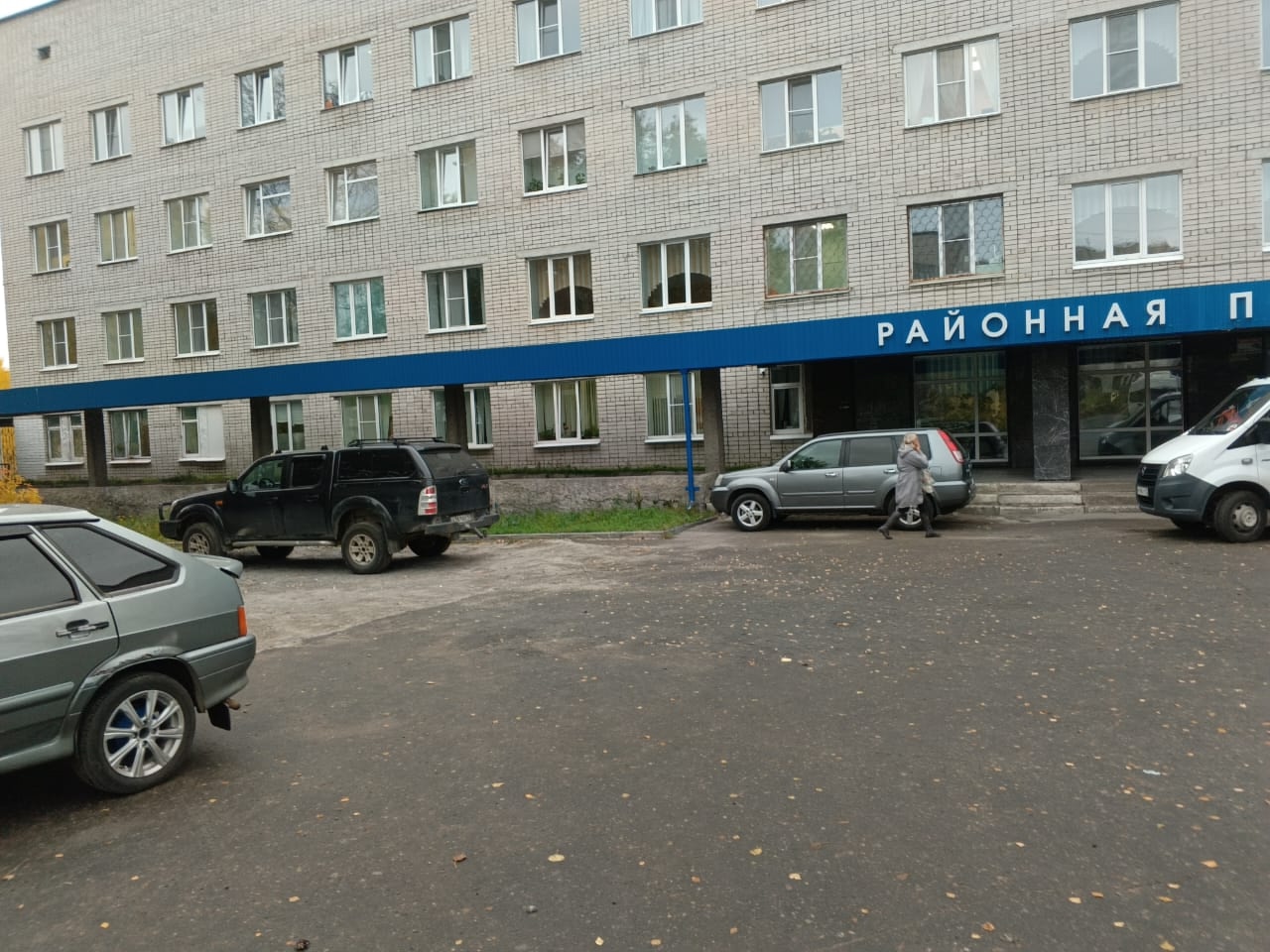 Сегежская ЦРБ обратилась к пациентам с просьбой не парковать автомобили у поликлиники
