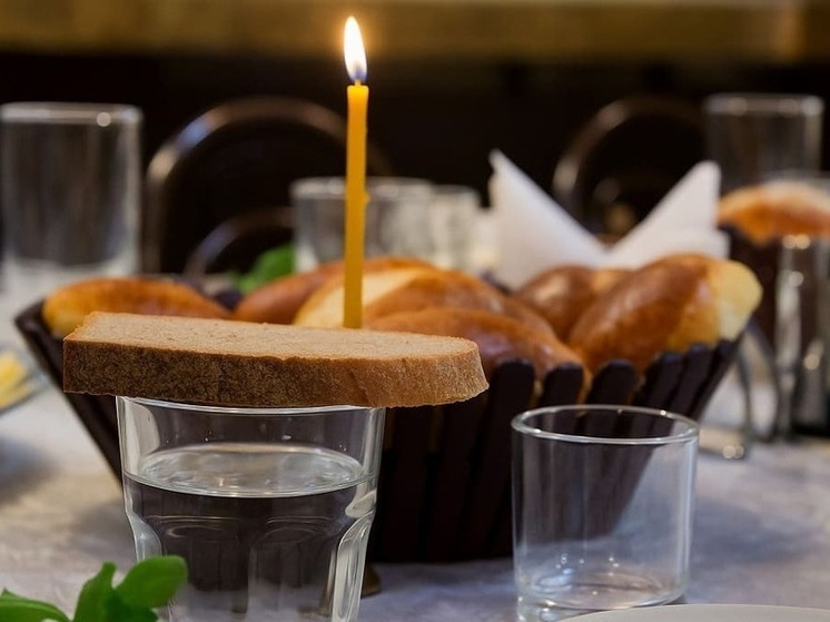 Можно ли забирать еду с поминок: ответ для жителей Карелии