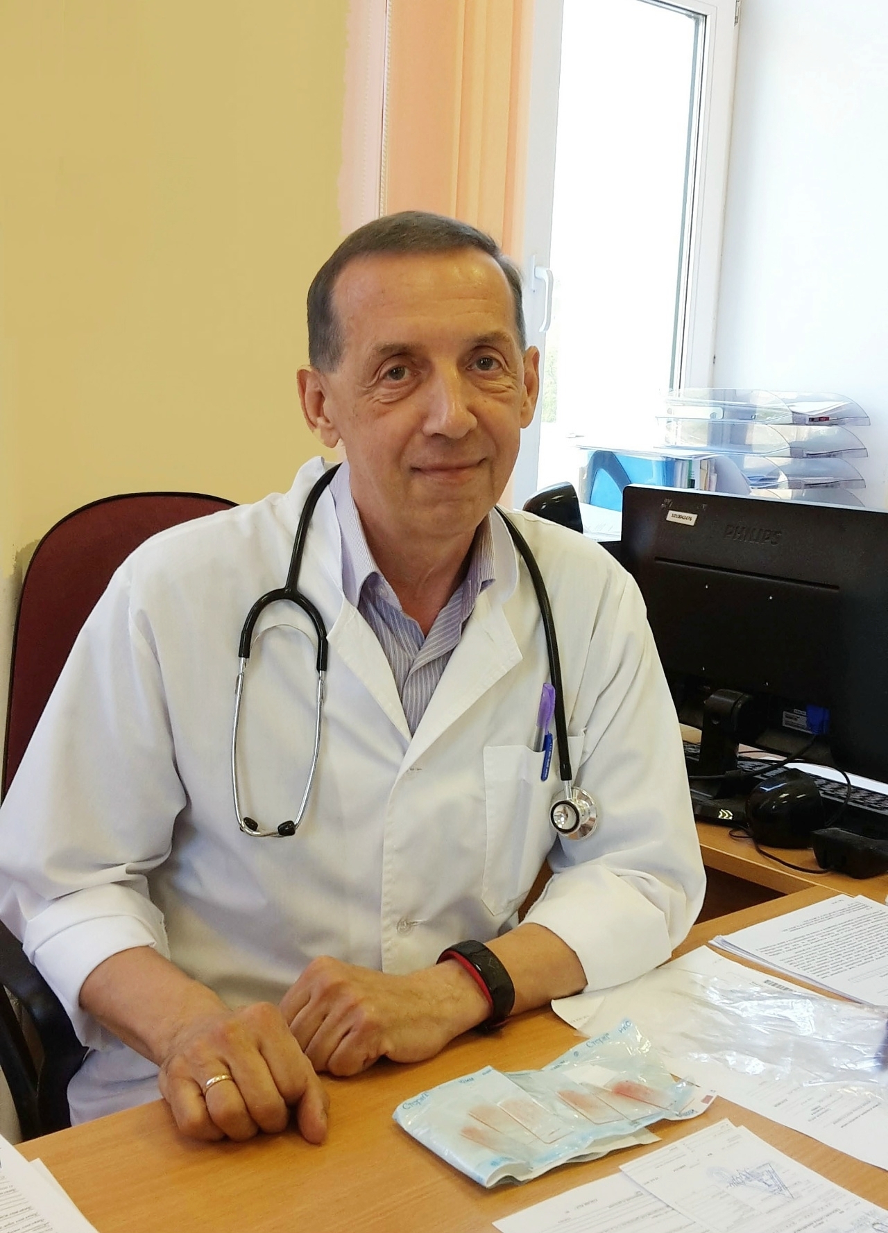 Доктор Здоров - полвека в профессии: врач-гематолог республиканской больницы отмечает юбилей Доктор Здоров - полвека в профессии: врач-гематолог республиканской больницы отмечает юбилей