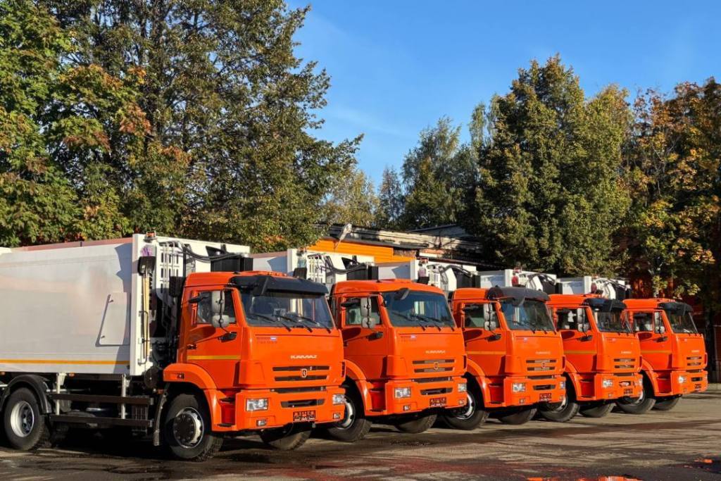 При поддержке Главы Карелии для Петрозаводска приобрели новую коммунальную спецтехнику