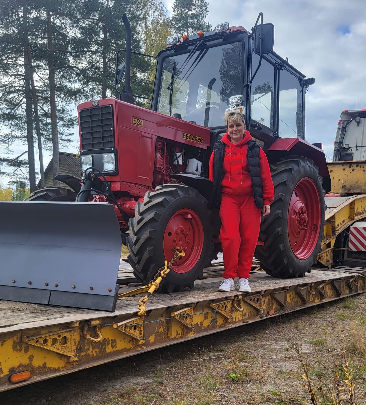 Жители поселка Кепа приобрели трактор по программе местных инициатив