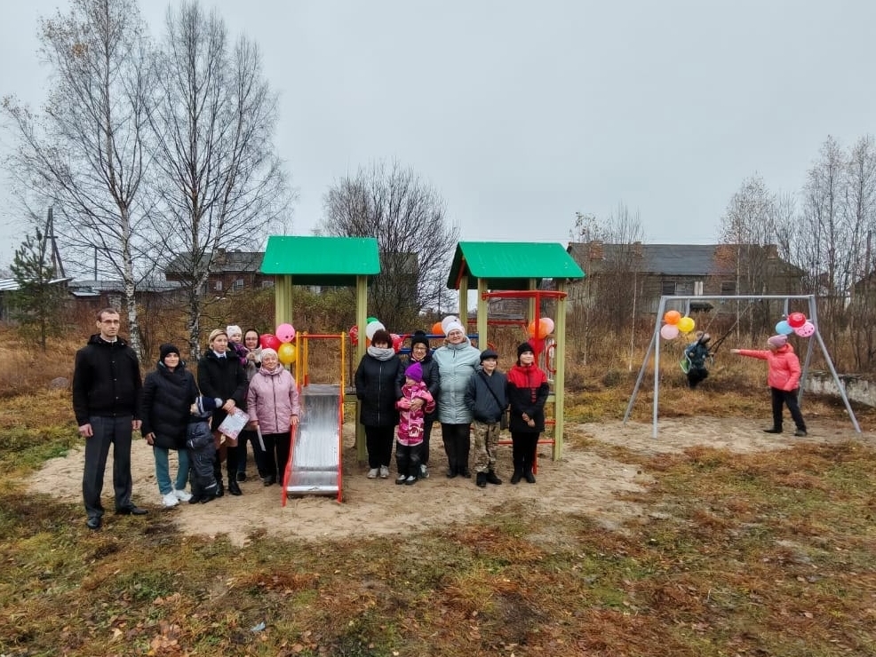 Жители Суккозеро своими силами оборудовали детскую площадку Жители Суккозеро своими силами оборудовали детскую площадку