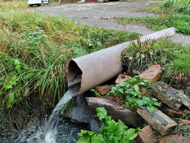 В Кондопоге канализационные стоки текут прямо в Кондопожскую губу