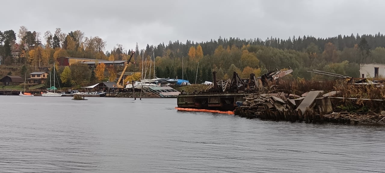 В Якимваарском заливе начали устанавливать заграждения от разливов нефти