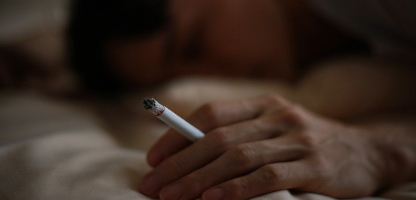 Куривший в постели мужчина устроил пожар в Поросозере