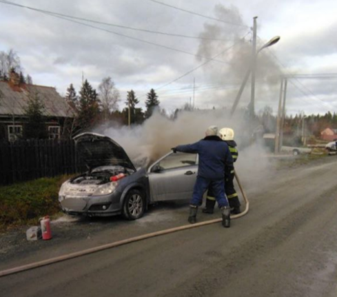 Автомобиль горел в поселке Карелии