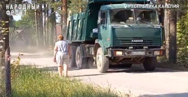 Жители поселка Тиурула возмутились проходящему потоку автомобилей