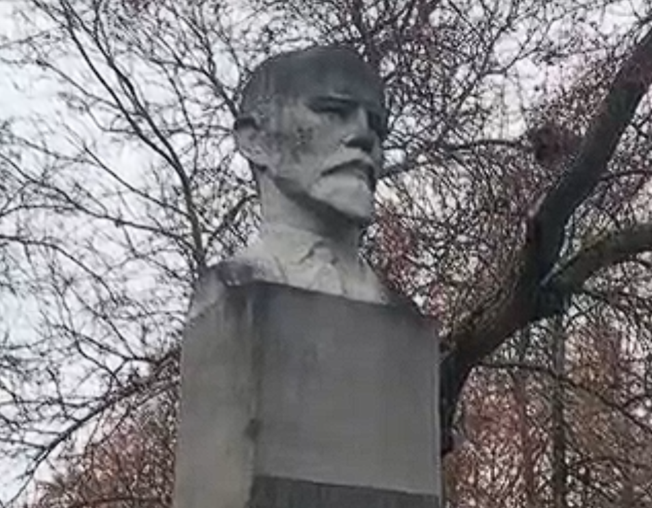Новые фонари появятся в петрозаводском сквере до середины ноября Новые фонари появятся в петрозаводском сквере до середины ноября