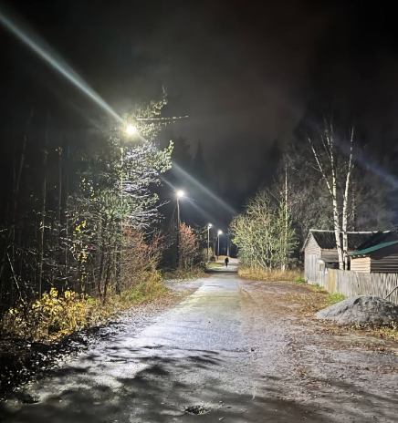 Годы темноты закончились: на улице Санаторной Медвежьегорска появилось уличное освещение Годы темноты закончились: на улице Санаторной Медвежьегорска появилось уличное освещение