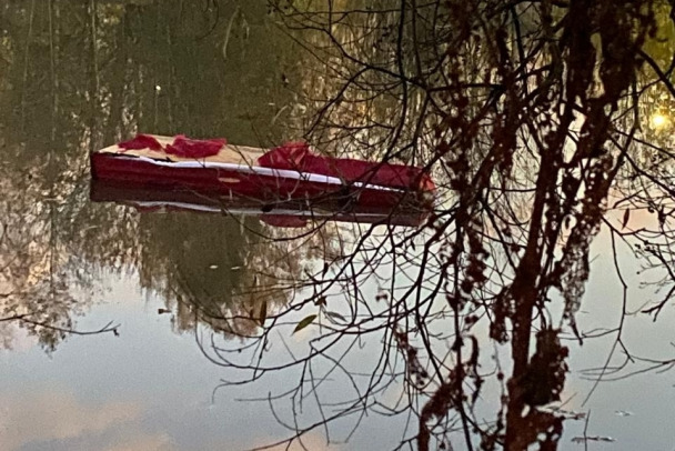 Плывущий гроб перепугал жителей городка по соседству с Карелией