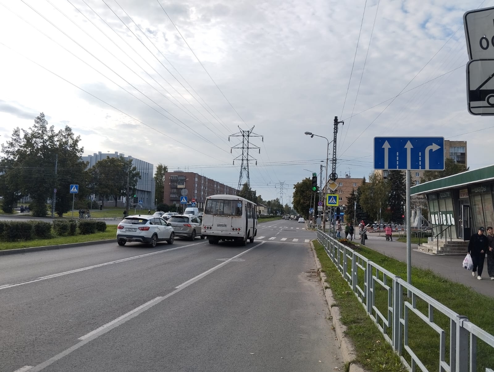 Два месяца назад запретили поворот в одном из районов Петрозаводска, а водители едут по привычке Два месяца назад запретили поворот в одном из районов Петрозаводска, а водители едут по привычке